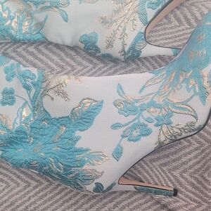 Elegant Floral Embroidered Women's Shoes